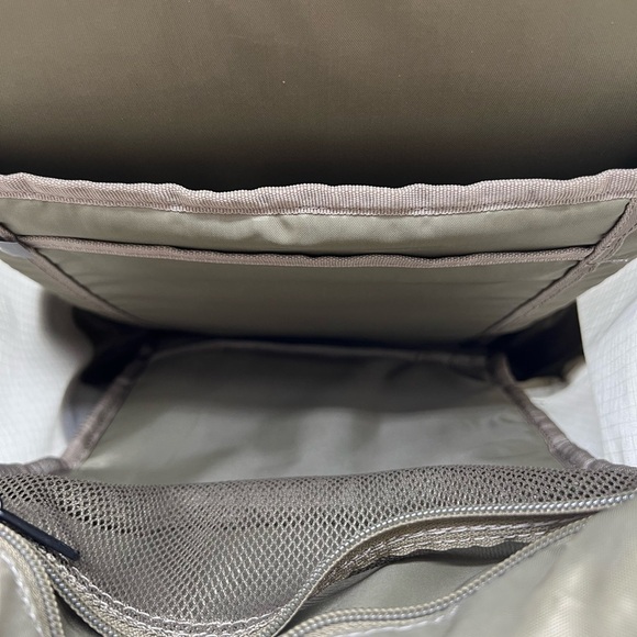 Thule Black and Gray Unisex Lithos Backpack 16L NWT - Picture 8 of 16